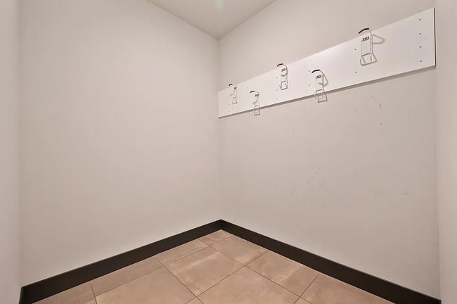 Building Photo - Premier 2/2 Condo in The Cannery