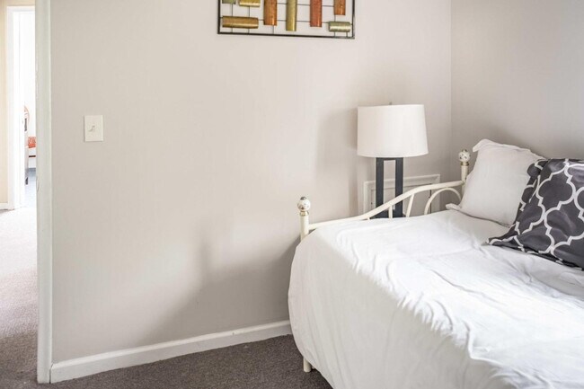 Building Photo - 18732 Dix Toledo Rd