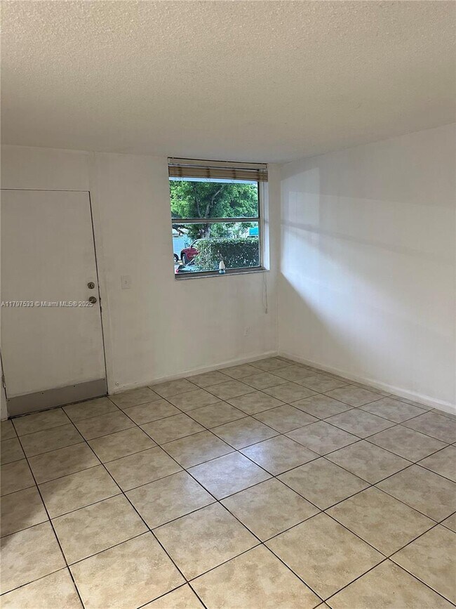 Building Photo - 1801 S Treasure Dr