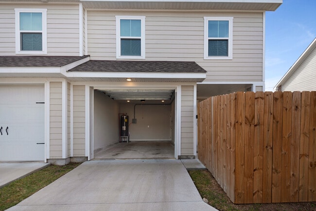 Building Photo - 254 N De Villiers St