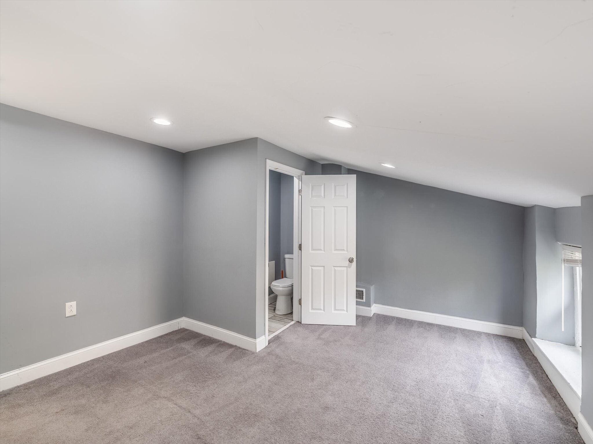 Building Photo - 4205 Main St