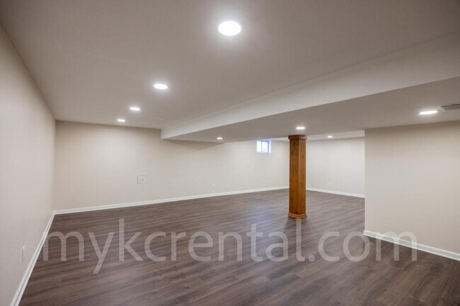 Building Photo - 12012 Ensley Ln