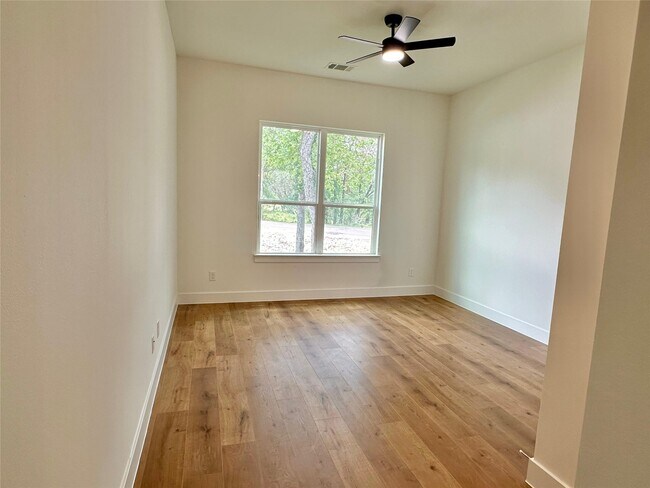 Building Photo - 5206 Country Club Dr