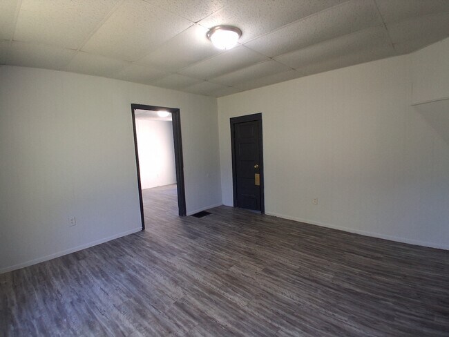 Building Photo - 714 Bryan-