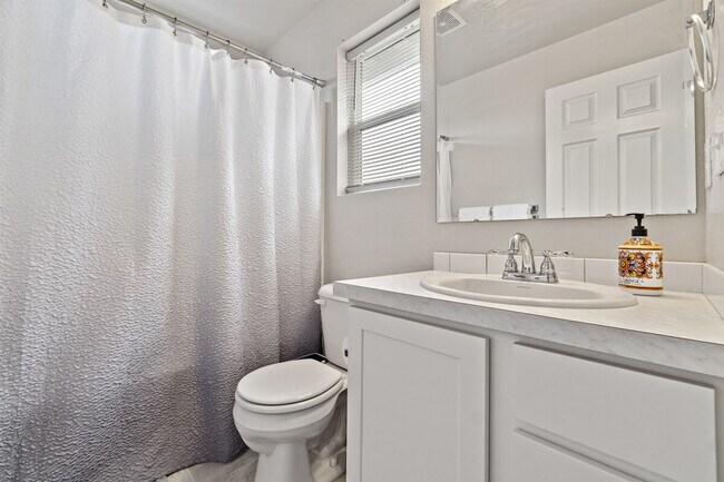 Building Photo - 2646 W Snyder St