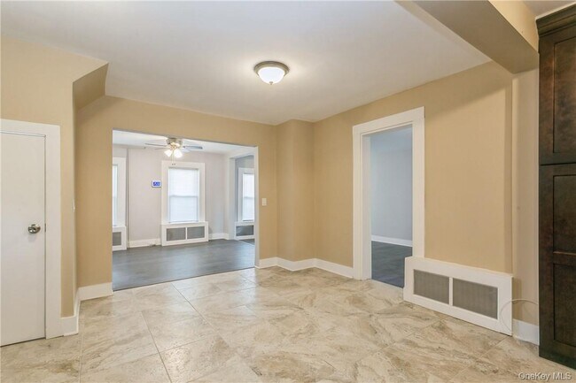 Building Photo - 156 Bellevue Pl