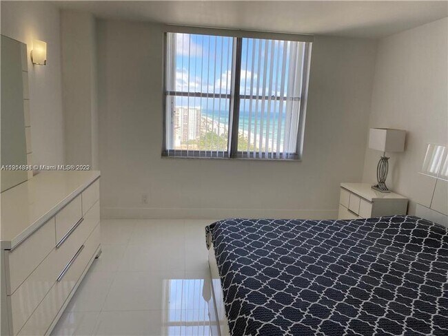 Building Photo - 2101 S Ocean Dr