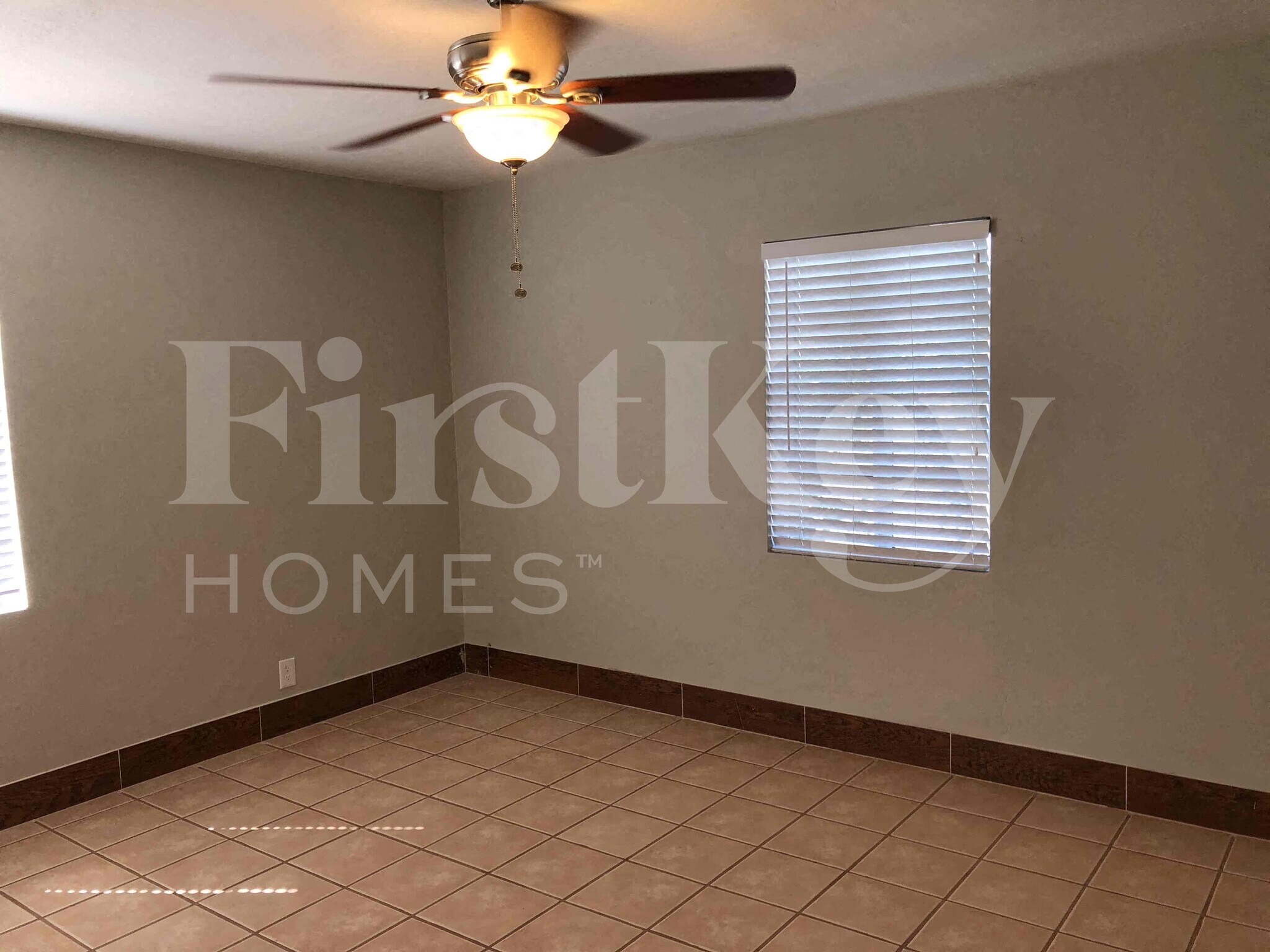 Building Photo - 1634 W Indian School Rd