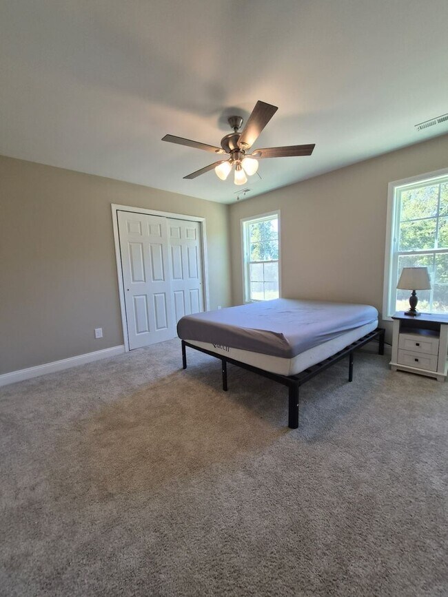 Building Photo - 187 Loren Rd