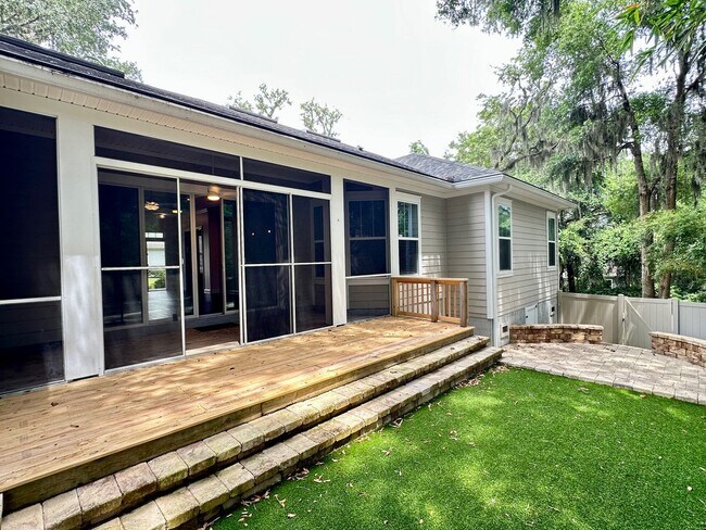 Building Photo - 4 Bed/3 Bath Coastal Beauty!