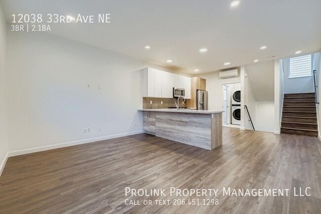 Building Photo - 12038 33rd Ave NE