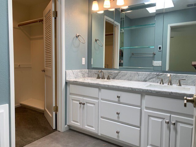 Building Photo - Beautifully Remodeled Evergreen house - hardwood, granite, A/C, stainless - Dogs welcome