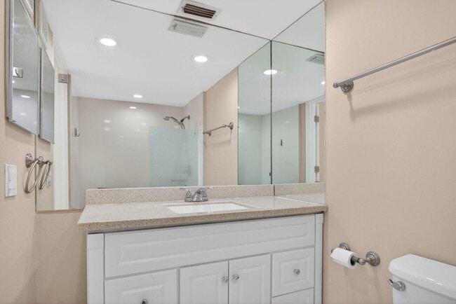 Building Photo - 1780 NE 39th Ct