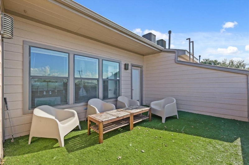 Building Photo - 3707 Commerce St