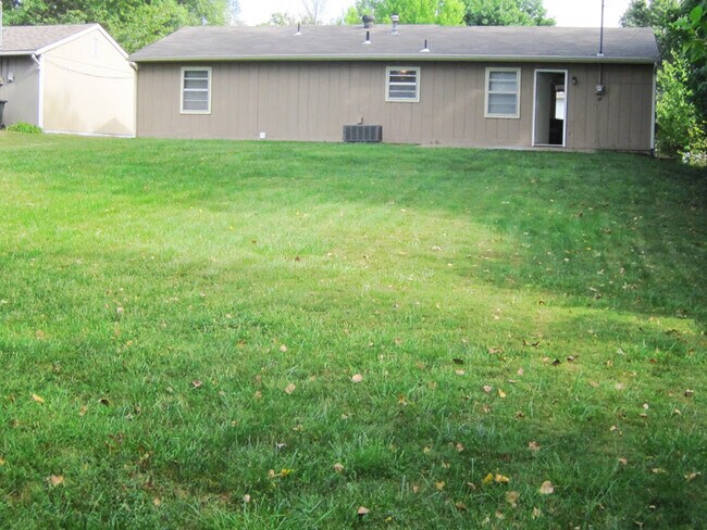 Building Photo - 2517 Maverick Ln