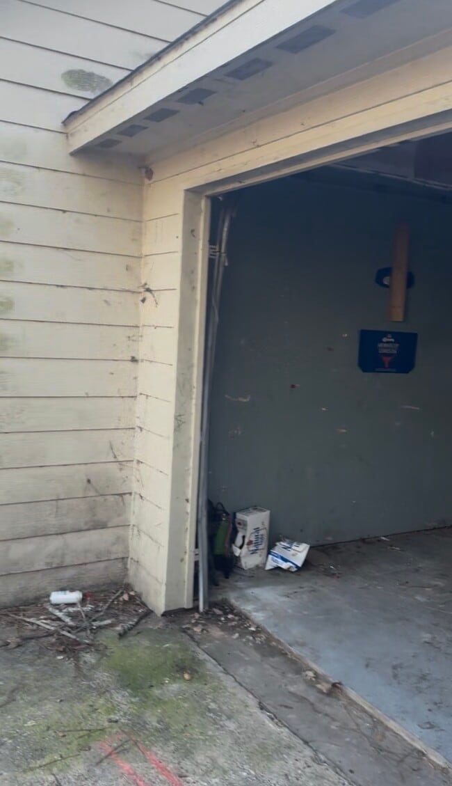 Building Photo - 174 E Sunset Dr