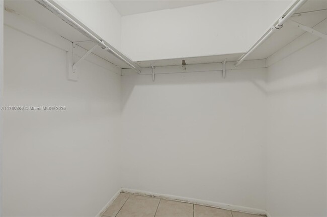 Building Photo - 1619-1621 NW 8th Ave