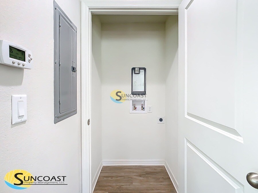 Building Photo - 3821 SW 43rd Ct