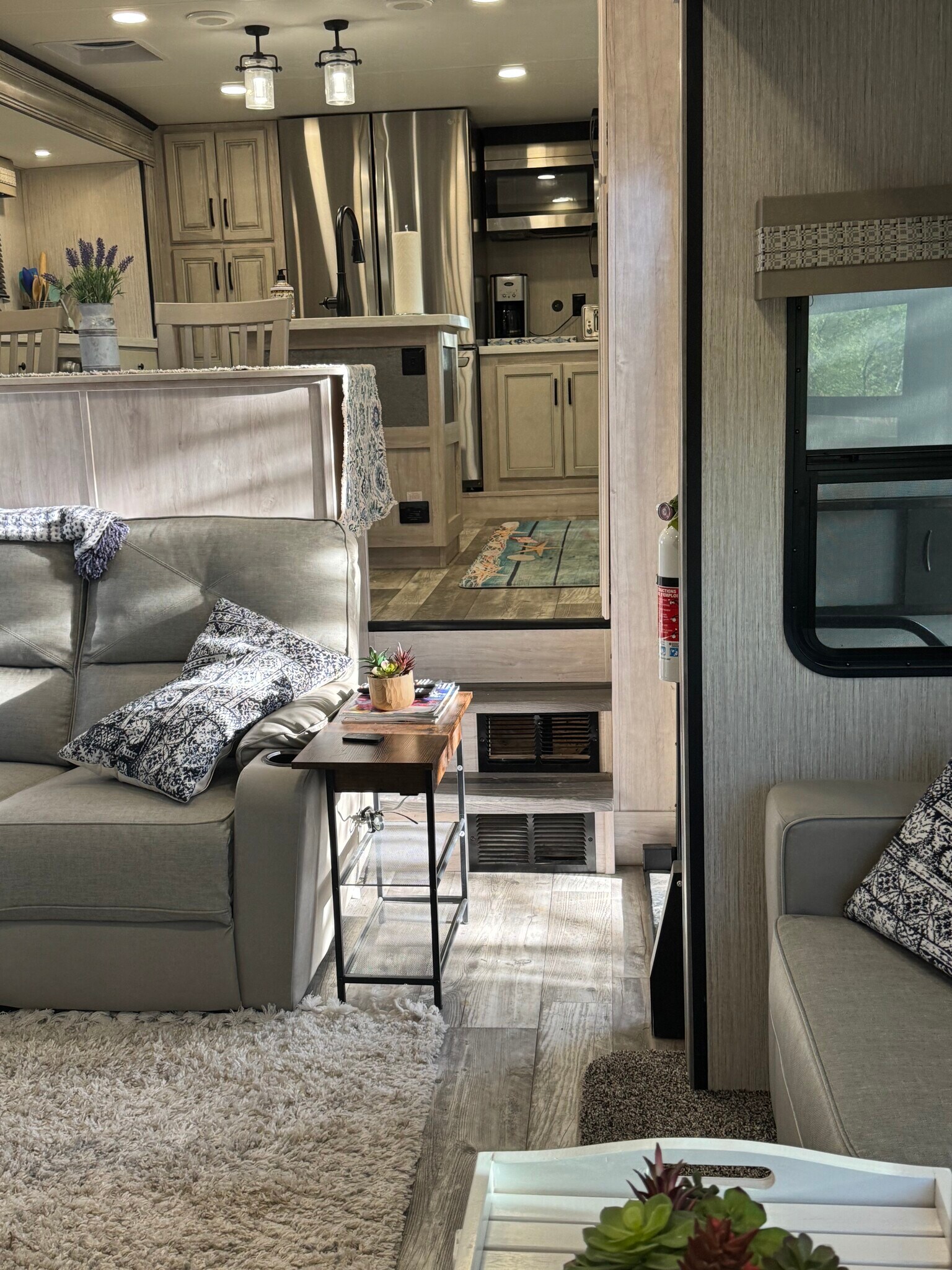 Building Photo - 1219 Willow Creek Rd