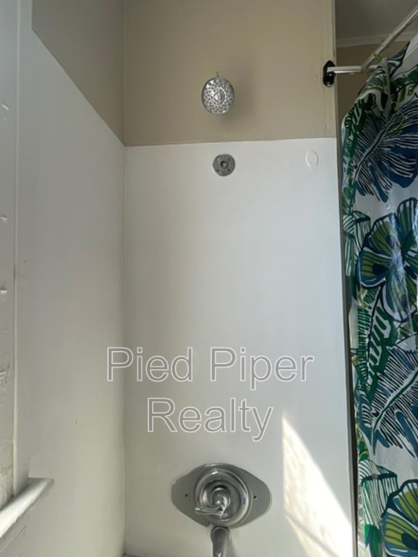 Building Photo - 434 1/2 S State Ave