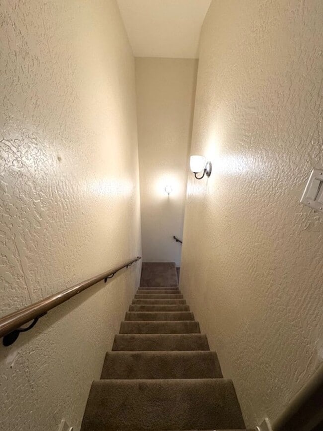 Building Photo - BM2613