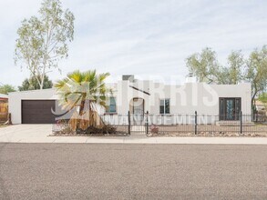 Building Photo - 225 E Aguilar St