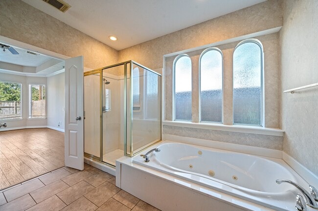 Building Photo - 9306 Lochflora Dr