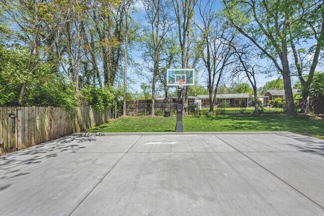 Building Photo - 6416 Edsel Dr