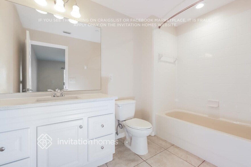 Building Photo - 2561 Lexington Oak Dr