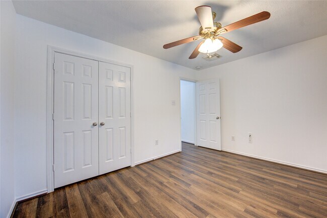 Building Photo - 5010 Moss Garden Ln