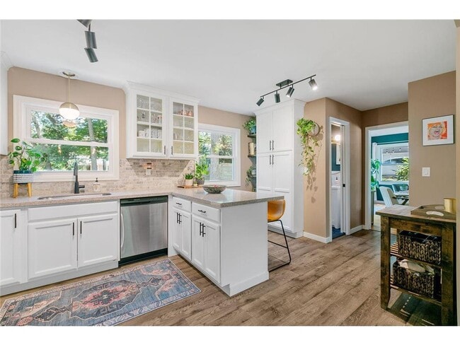 Building Photo - 1620 Winnetka Ave N