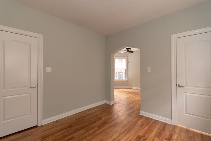 Building Photo - 4329 N Wolcott Ave