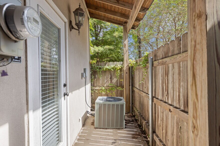 Back Patio - 1402 Jefferson St