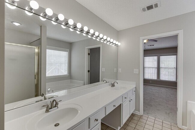 Building Photo - 2421 Elkhorn Ter