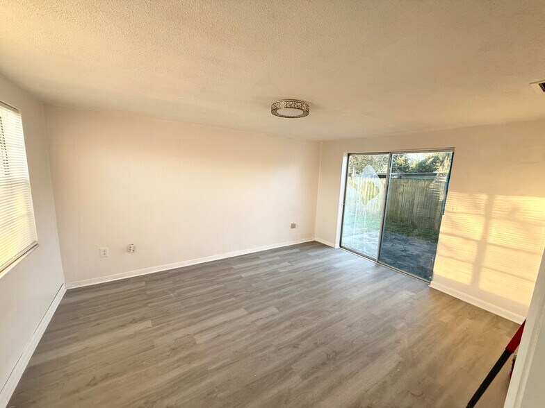 Building Photo - 7535 Betula Dr