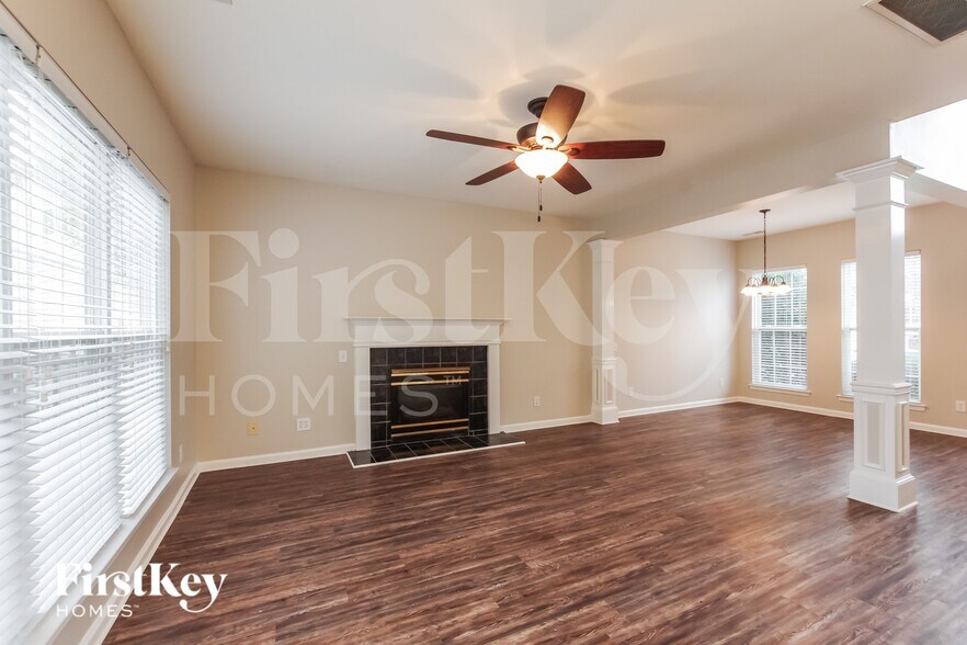 Building Photo - 924 Clearbrook Rd