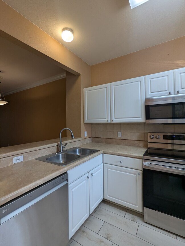 Building Photo - 2 Bedroom / 2.5 Bathroom Townhome – Magnolia Place