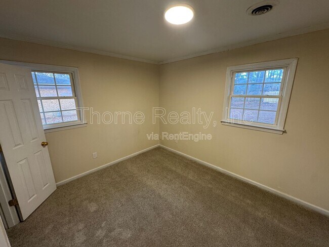 Building Photo - 313 Ferndale Dr
