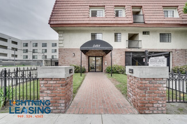 Building Photo - 5121-5125 Klump Ave