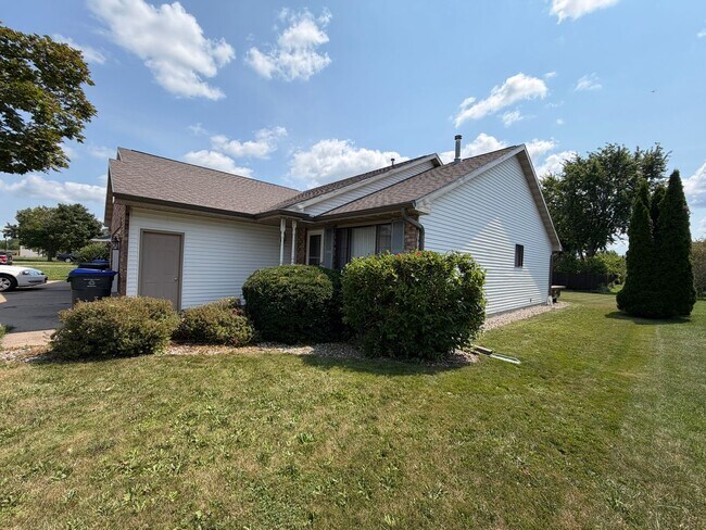 Building Photo - 514/516 Pheasant Drive