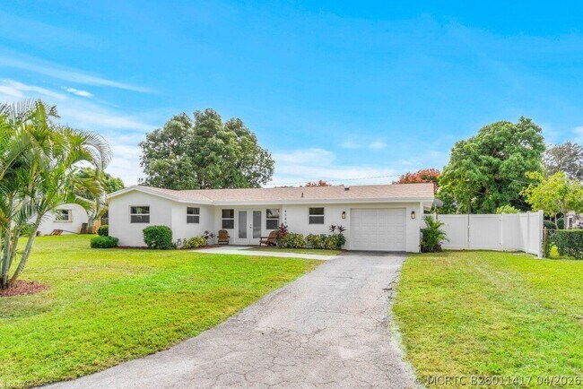 Building Photo - 4586 Ellwood Dr