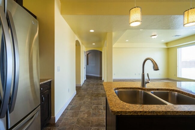 Building Photo - Stunning Home with 4 beds/2.5 baths and 3-Car Garage in Mulberry Estates