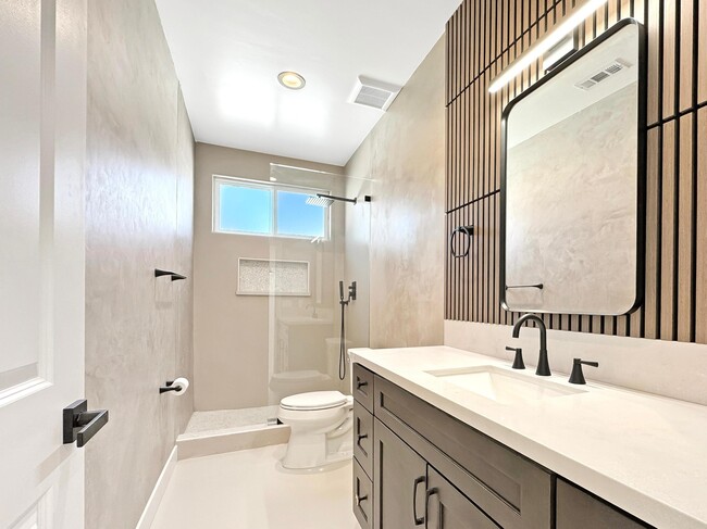 Building Photo - 33595 Rancho Vista Dr