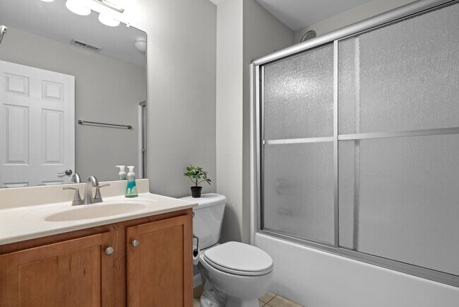Building Photo - 3 Bed 2 Bath Convenient to Fayetteville an...