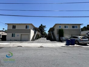 Building Photo - $1995 - Cozy 1/1 located near the Rose Garden