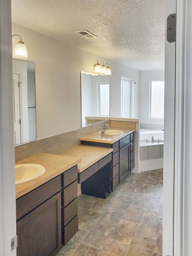 Building Photo - 4026 N Arrowleaf Lp