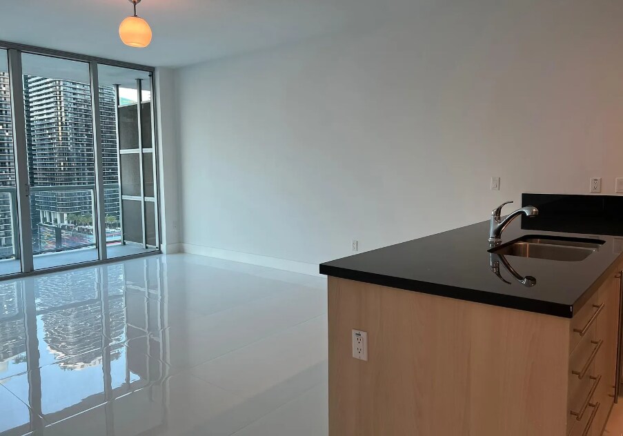 Building Photo - 1111 SW 1st Ave