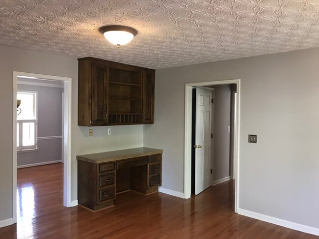 Building Photo - Great 4 Bedroom 2.5 Bath home in East Cobb...