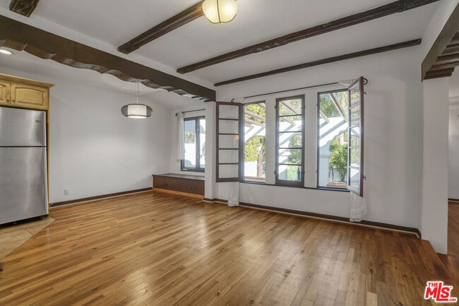 Building Photo - 449 N Sweetzer Ave