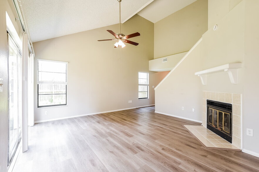 Building Photo - 472 Amethyst Way